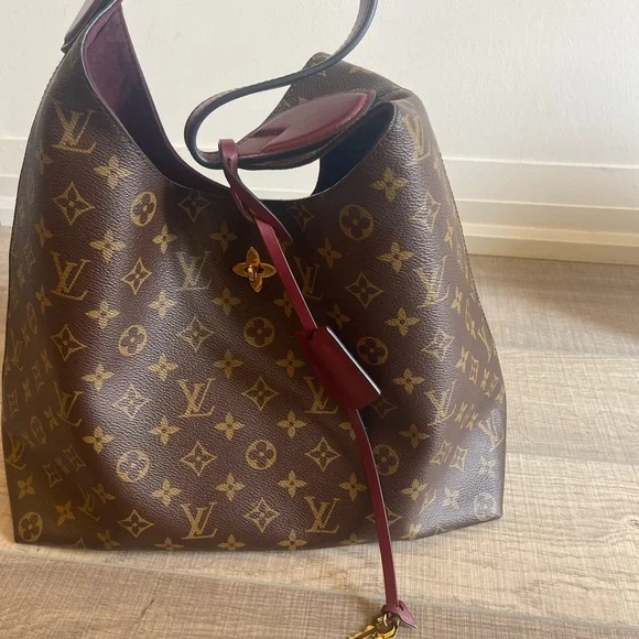 Authentic Louis Vuitton Purse - Picture 2 of 13